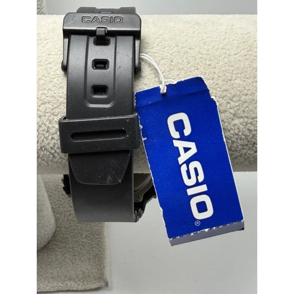 Casio F-108WH Mens Watch NWT 39MM 8.5